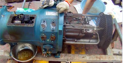 正常運轉(zhuǎn)中突然停機(jī)的制冷機(jī)維修